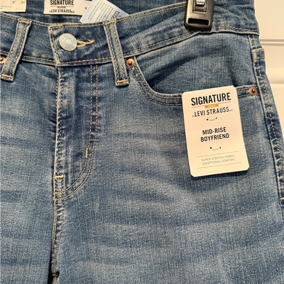 Signature by Levi Strauss & Co. Women's Mid Rise Boyfriend Sz 4 W27 NWT - Picture 2 of 11
